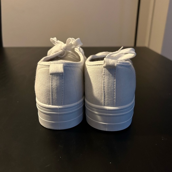 Ardene comfort foam sneakers, white, brand new, size 8 - Picture 4 of 10